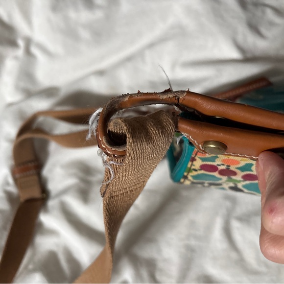 Fossil bag with a fun blue pattern - Picture 4 of 5